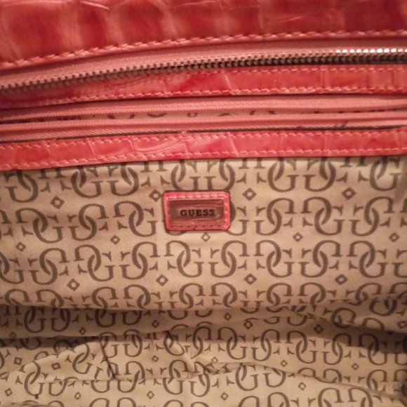 Guess handbag - Picture 2 of 4